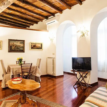 Clock Terrace House * Rom