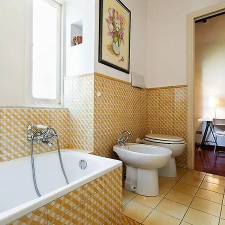 Clock Terrace House Rom