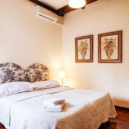 Clock Terrace House Apartment Rom