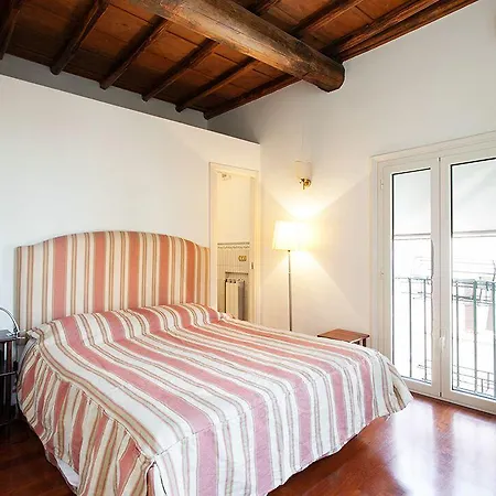 Clock Terrace House Rom